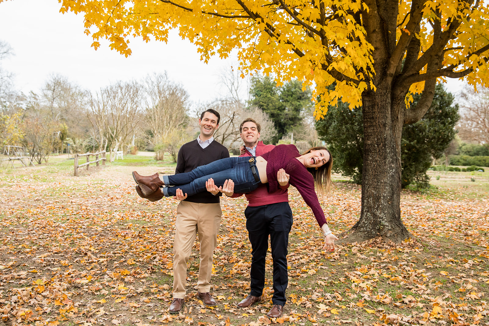 Large Fall Family Photo Shoot With Adult Children at Tuckahoe Plantation - Image Property of www.j-dphoto.com