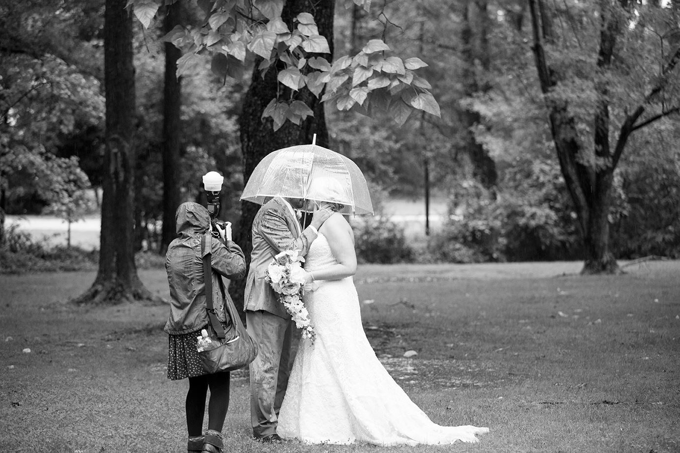 How to Rock a Rainy Wedding day - Image Property of www.j-dphoto.com