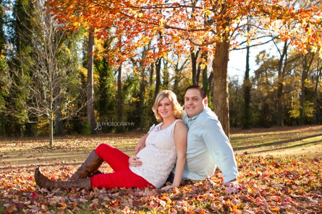 Outdoor Maternity Photography in Richmond Virginia - Image Property of www.j-dphoto.com