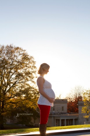 Outdoor Maternity Photography in Richmond Virginia - Image Property of www.j-dphoto.com