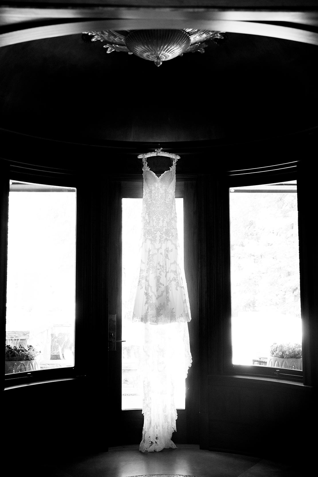 Bridal Details Wedding Inspiration - Image Property of www.j-dphoto.com