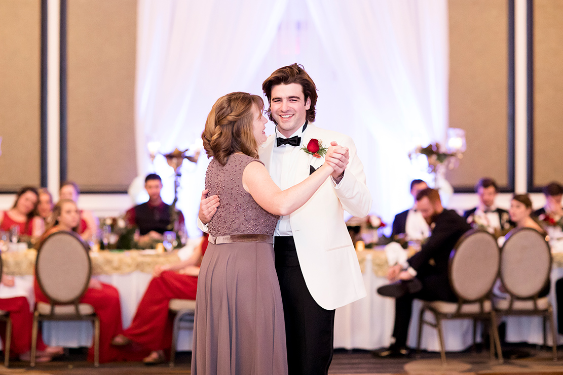 Kristen  Andrews Winter Wedding - Image Property of www.j-dphoto.com