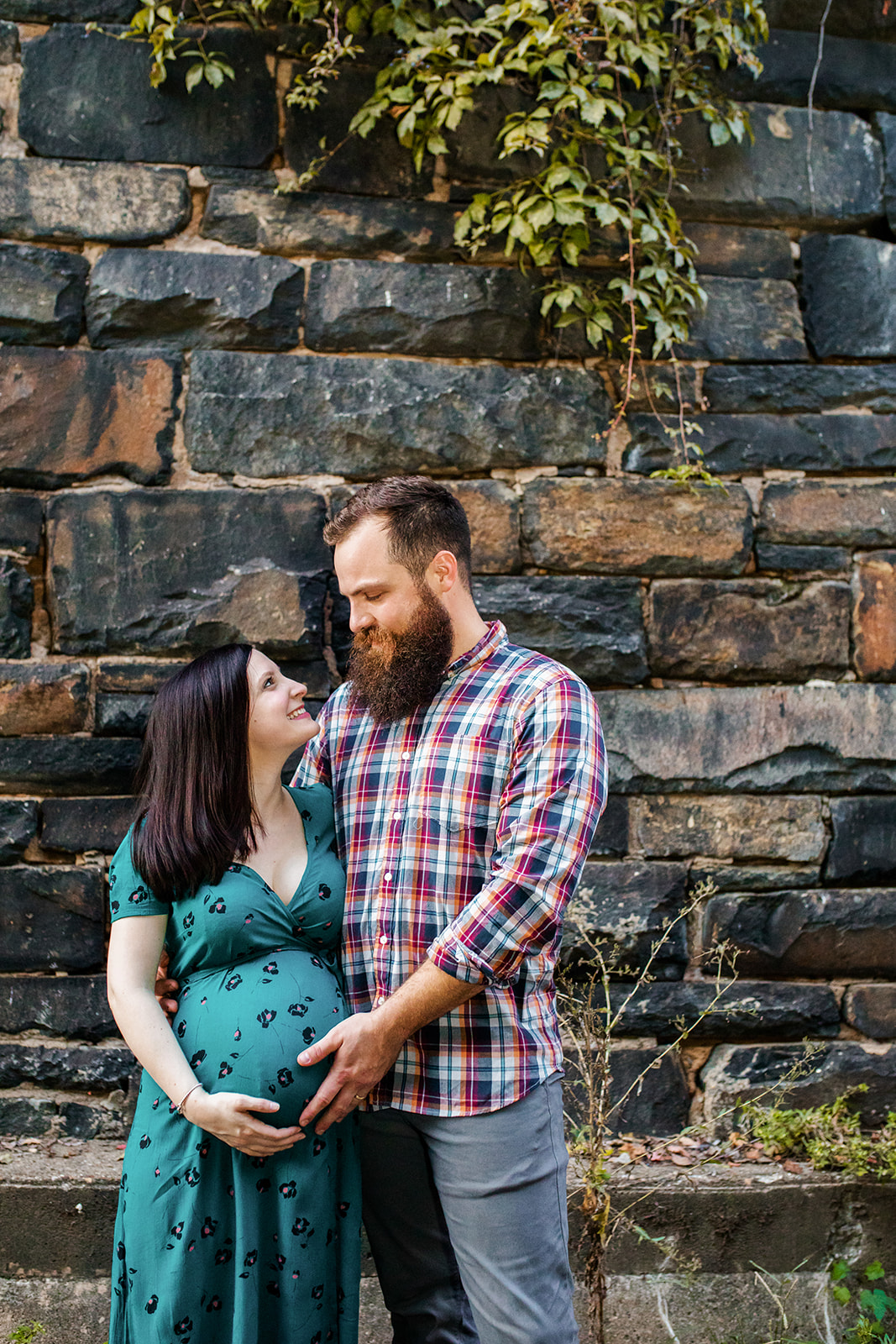 Old Town Alexandria Virginia Maternity Photo Shoot with Dogs - Image Property of www.j-dphoto.com