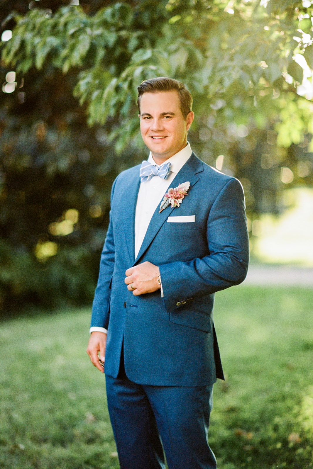 Film Wedding Photographs at Keswick Vineyards - Image Property of www.j-dphoto.com