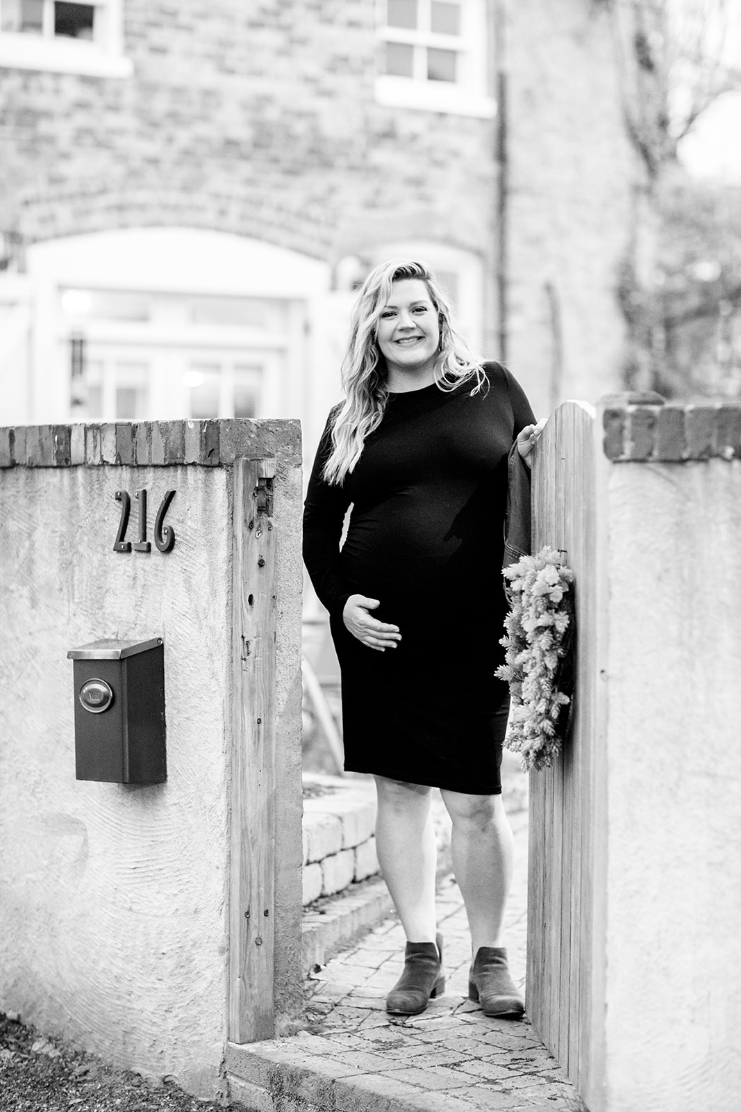 Casual Lifestyle Maternity Photos in Church Hill - Image Property of www.j-dphoto.com