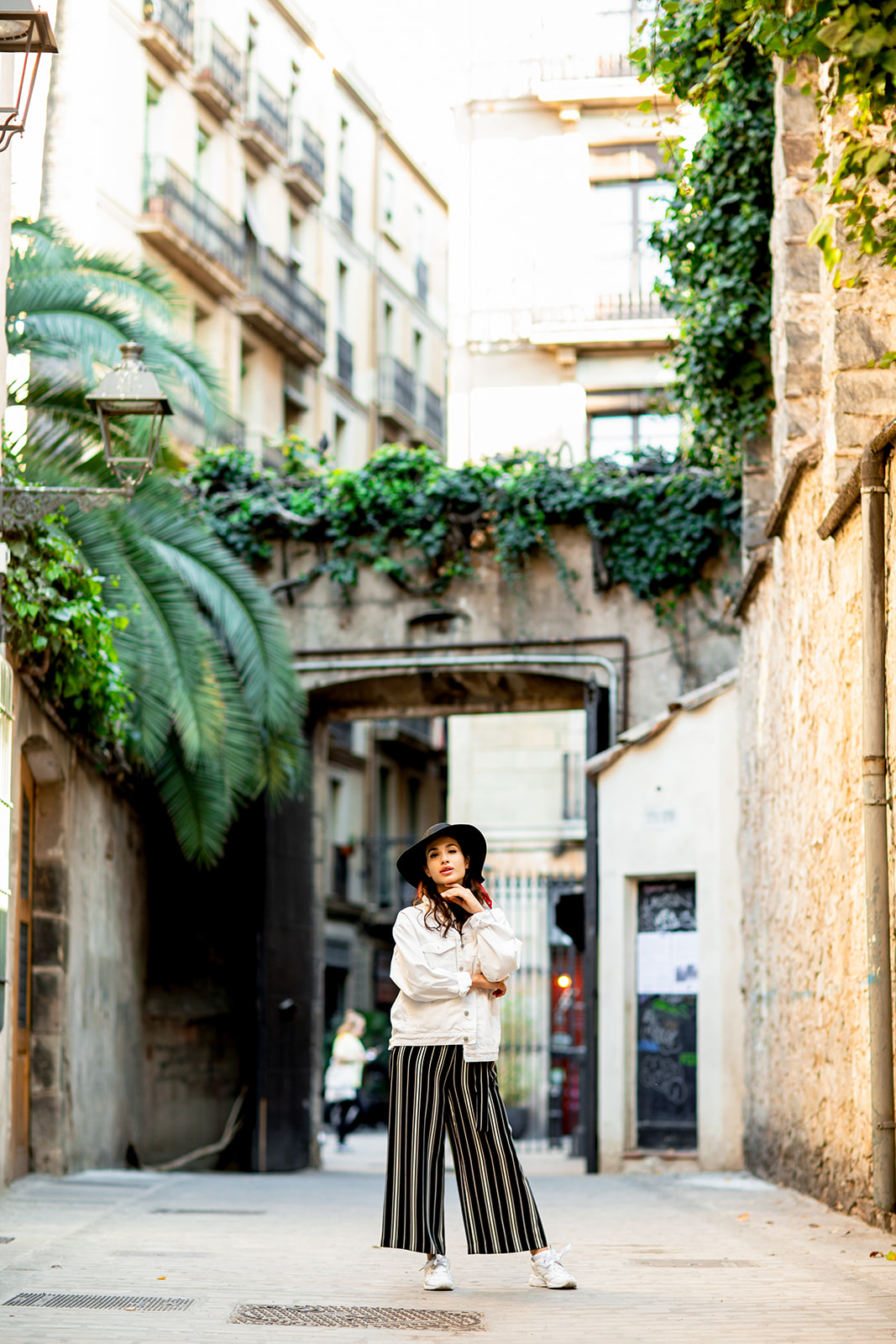 Barcelona Portrait Session in the Gothic Quarter - Image Property of www.j-dphoto.com