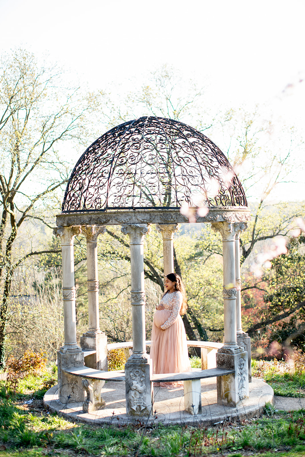 Spring Maternity Photos at Maymont - Image Property of www.j-dphoto.com
