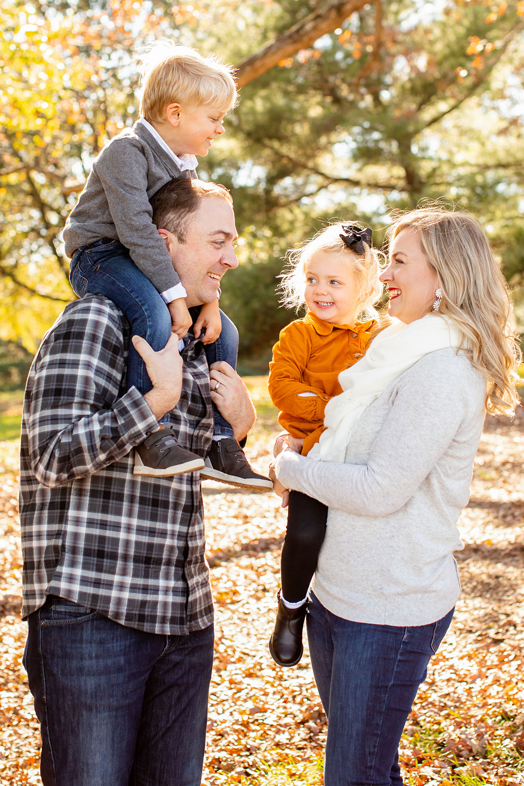 Hindman Family Photos at Ida Lee Park - Image Property of www.j-dphoto.com