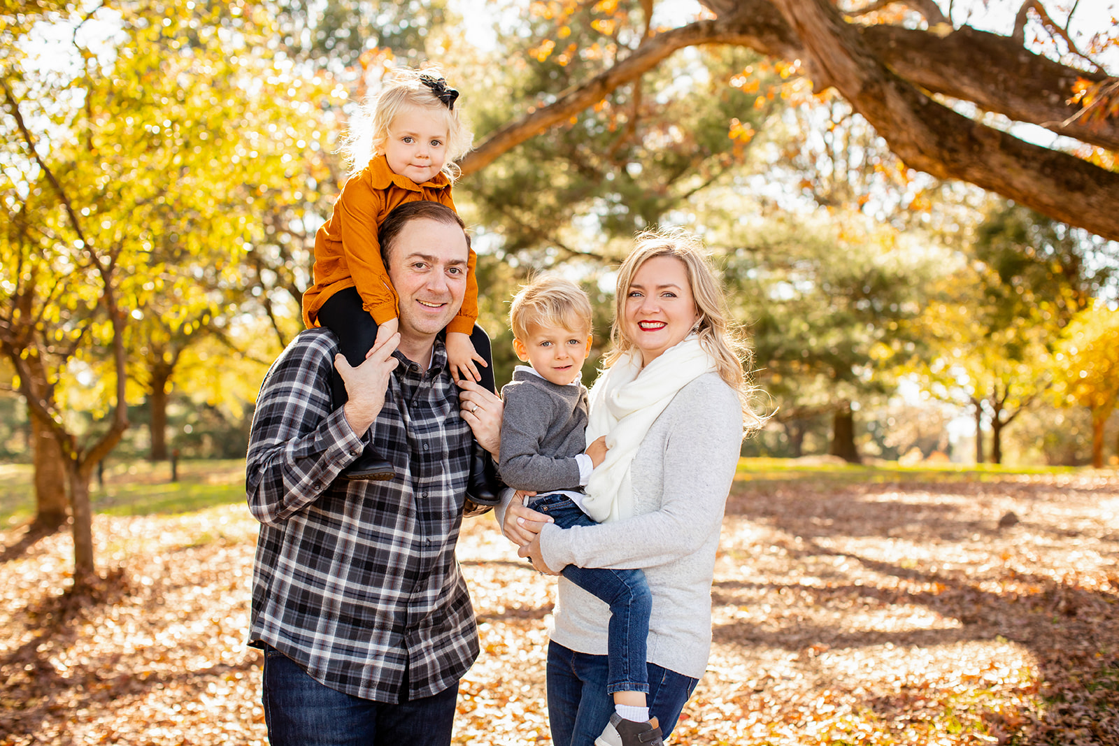 Hindman Family Photos at Ida Lee Park - Image Property of www.j-dphoto.com