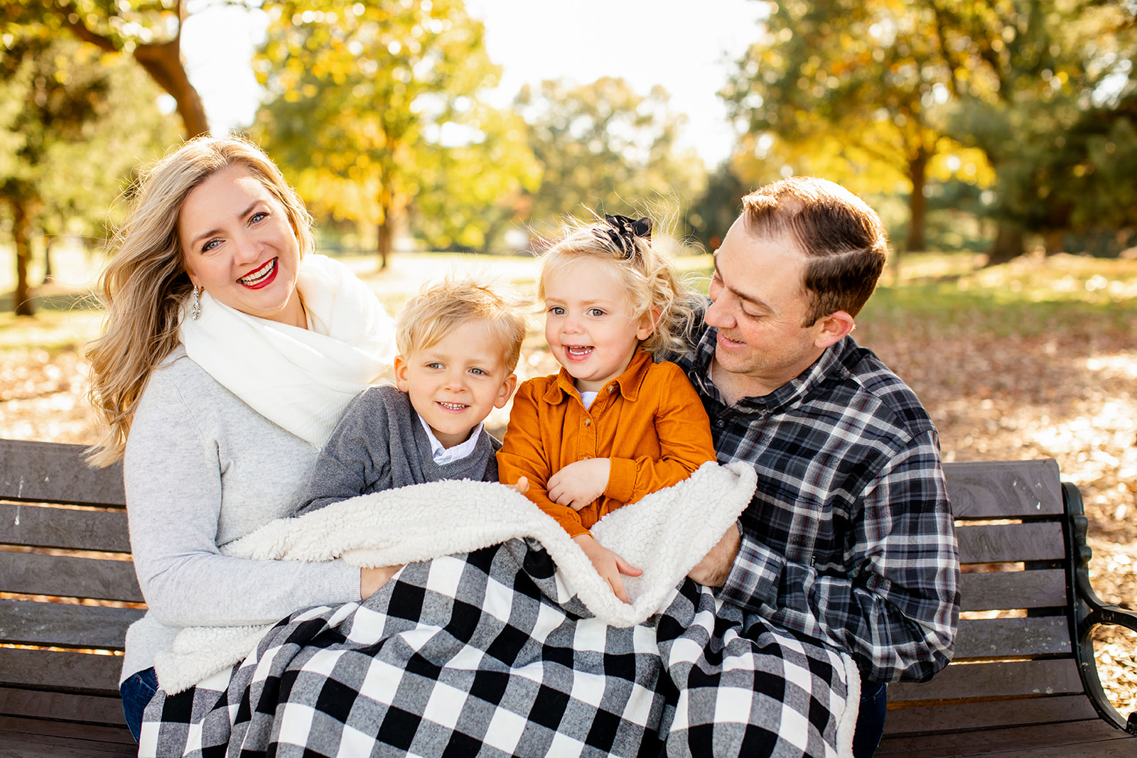 Hindman Family Photos at Ida Lee Park - Image Property of www.j-dphoto.com