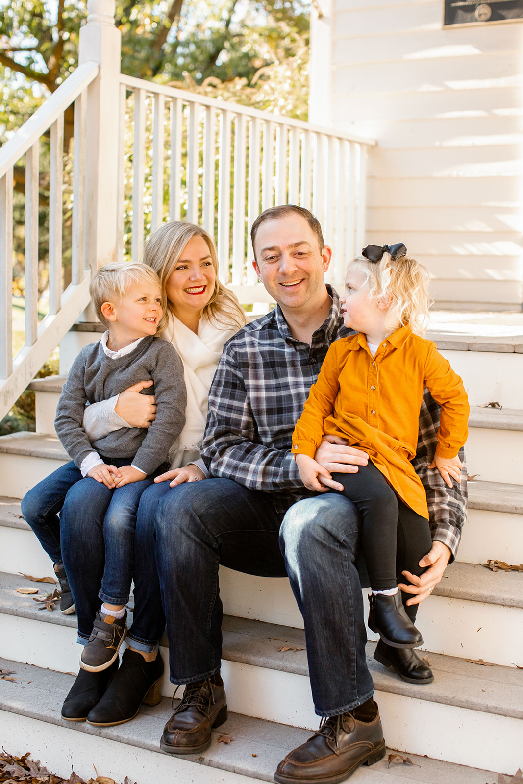 Hindman Family Photos at Ida Lee Park - Image Property of www.j-dphoto.com