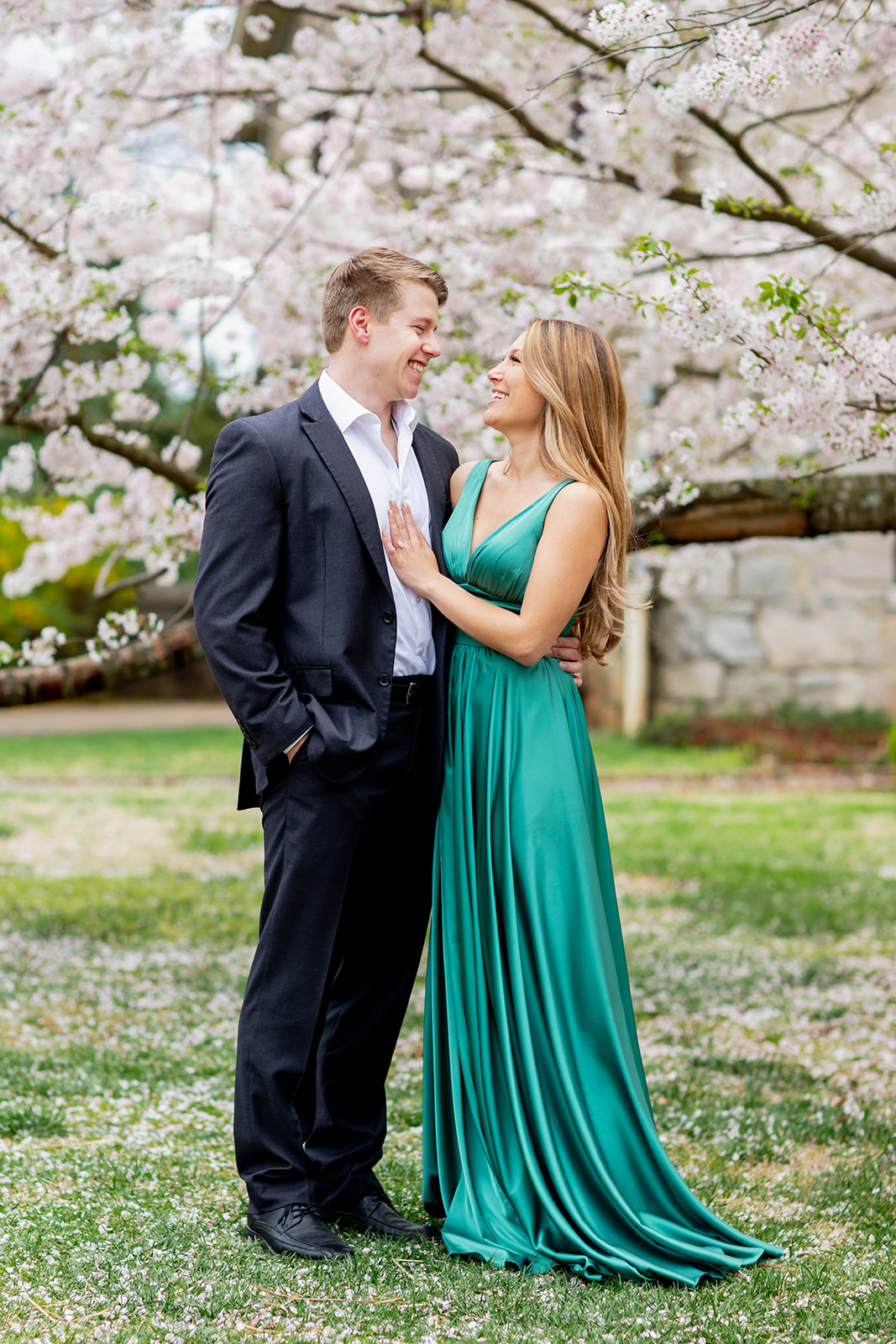 Spring Engagement Photos at Maymont - Image Property of www.j-dphoto.com