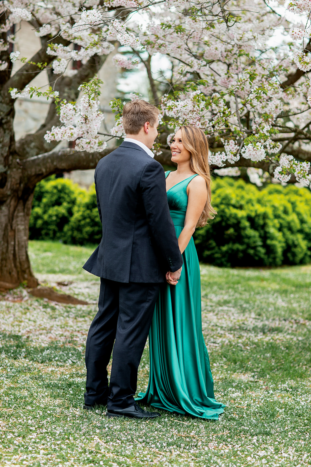 Spring Engagement Photos at Maymont - Image Property of www.j-dphoto.com