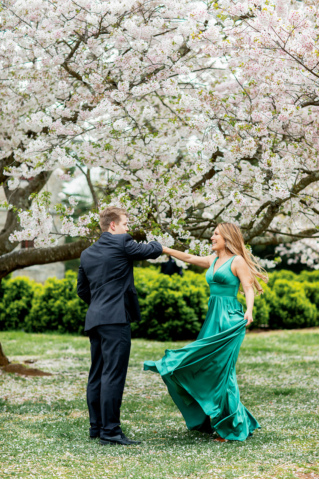 Spring Engagement Photos at Maymont - Image Property of www.j-dphoto.com