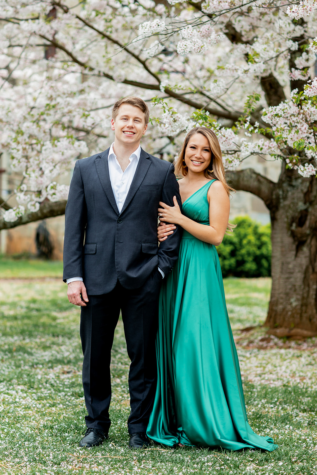 Spring Engagement Photos at Maymont - Image Property of www.j-dphoto.com