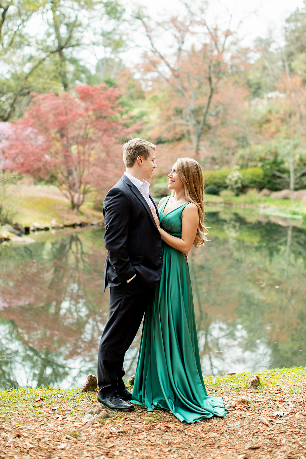 Spring Engagement Photos at Maymont - Image Property of www.j-dphoto.com