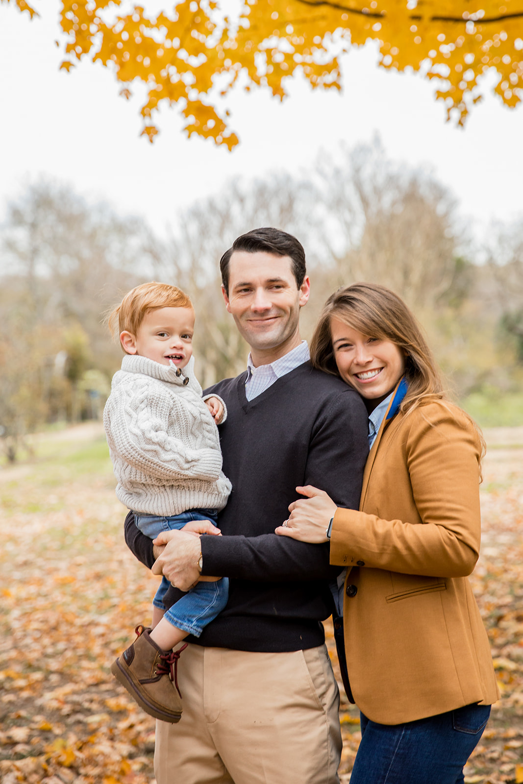 Large Fall Family Photo Shoot With Adult Children At Tuckahoe 
