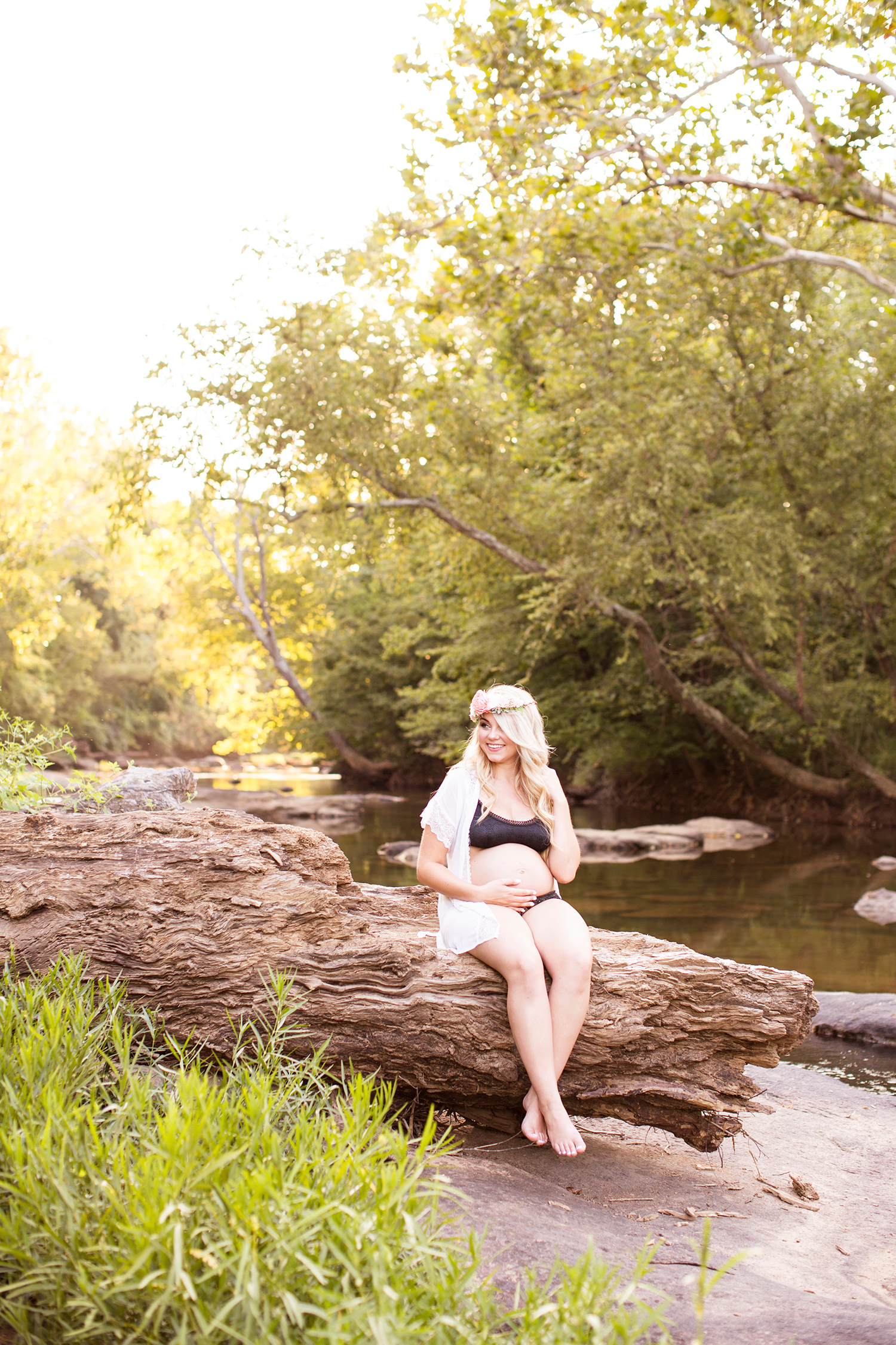 Outdoor Maternity Boudoir on the River - Image Property of www.j-dphoto.com