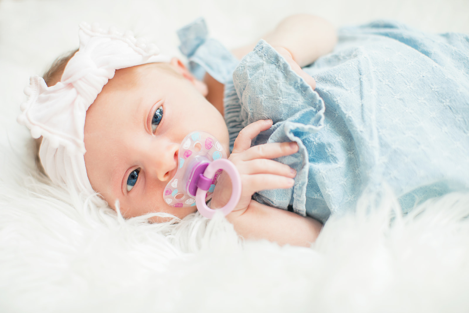 Family of Five at Home Lifestyle Newborn Shoot - Image Property of www.j-dphoto.com