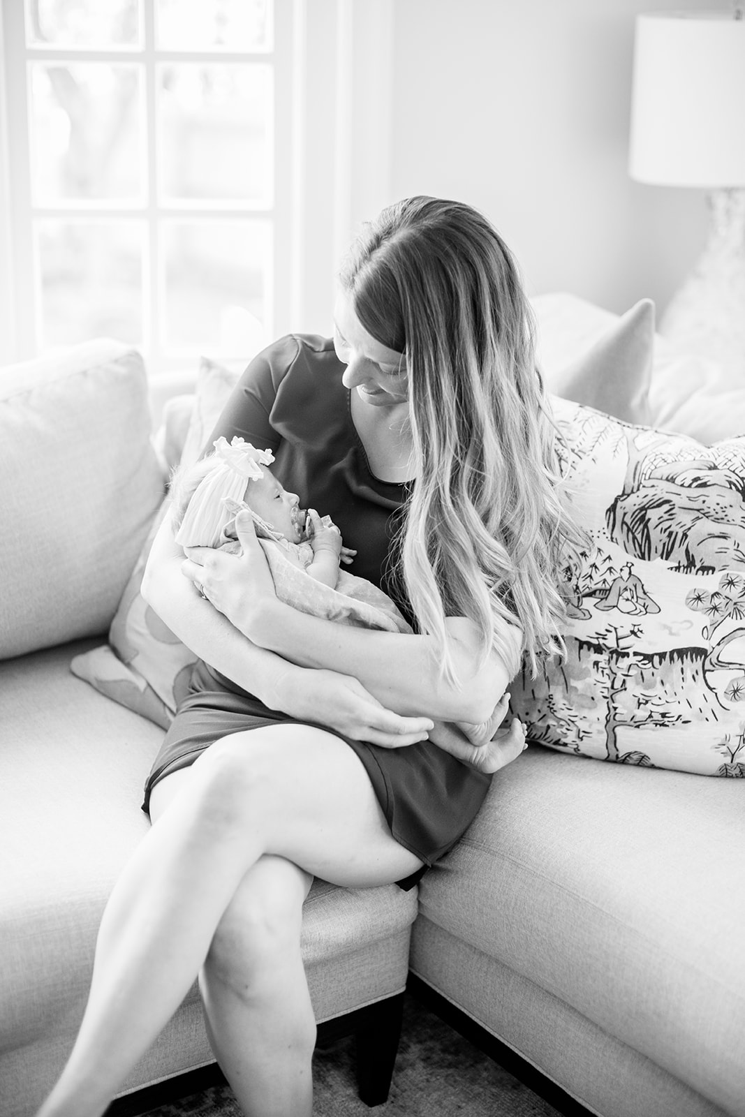 Family of Five at Home Lifestyle Newborn Shoot - Image Property of www.j-dphoto.com