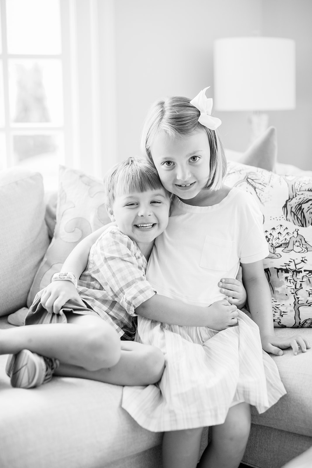 Family of Five at Home Lifestyle Newborn Shoot - Image Property of www.j-dphoto.com