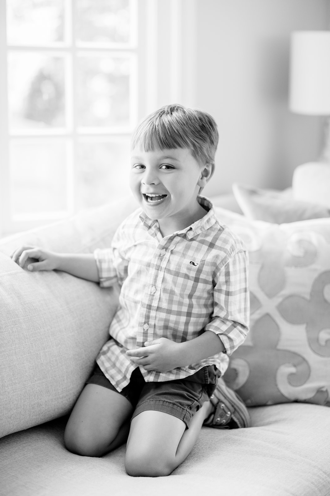 Family of Five at Home Lifestyle Newborn Shoot - Image Property of www.j-dphoto.com