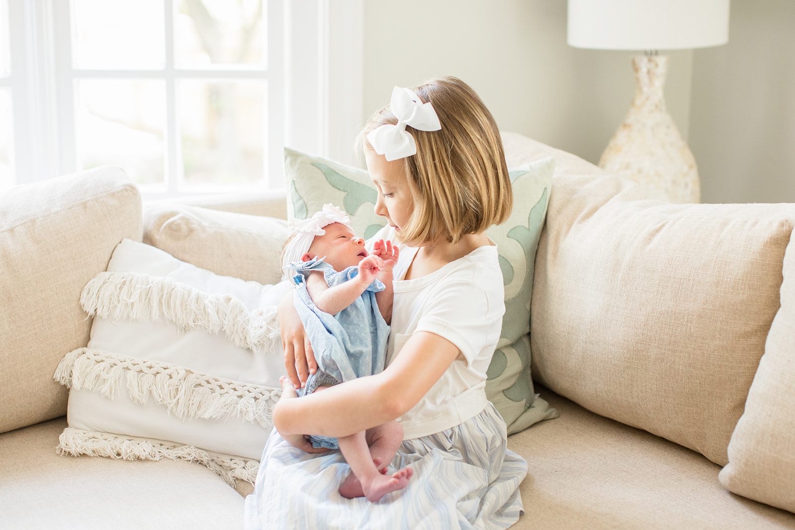 Family of Five at Home Lifestyle Newborn Shoot - Image Property of www.j-dphoto.com