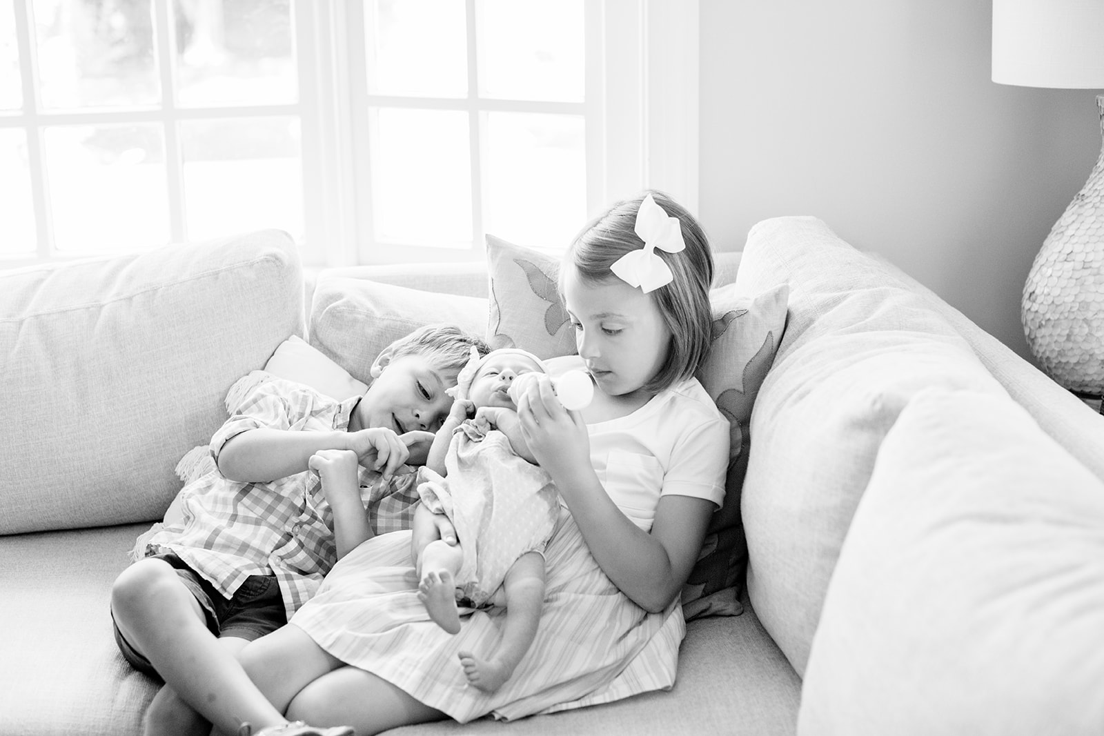 Family of Five at Home Lifestyle Newborn Shoot - Image Property of www.j-dphoto.com