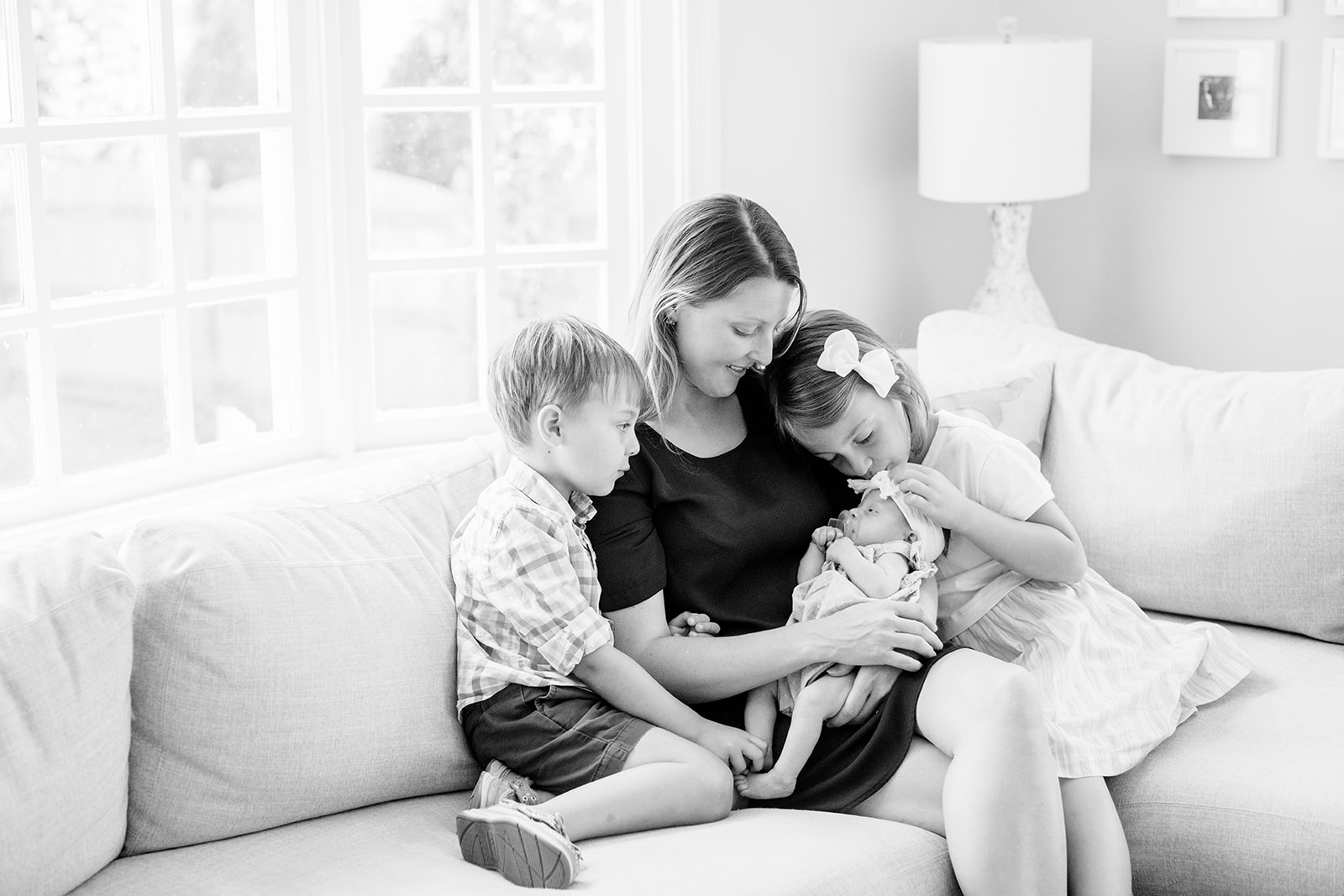 Family of Five at Home Lifestyle Newborn Shoot - Image Property of www.j-dphoto.com