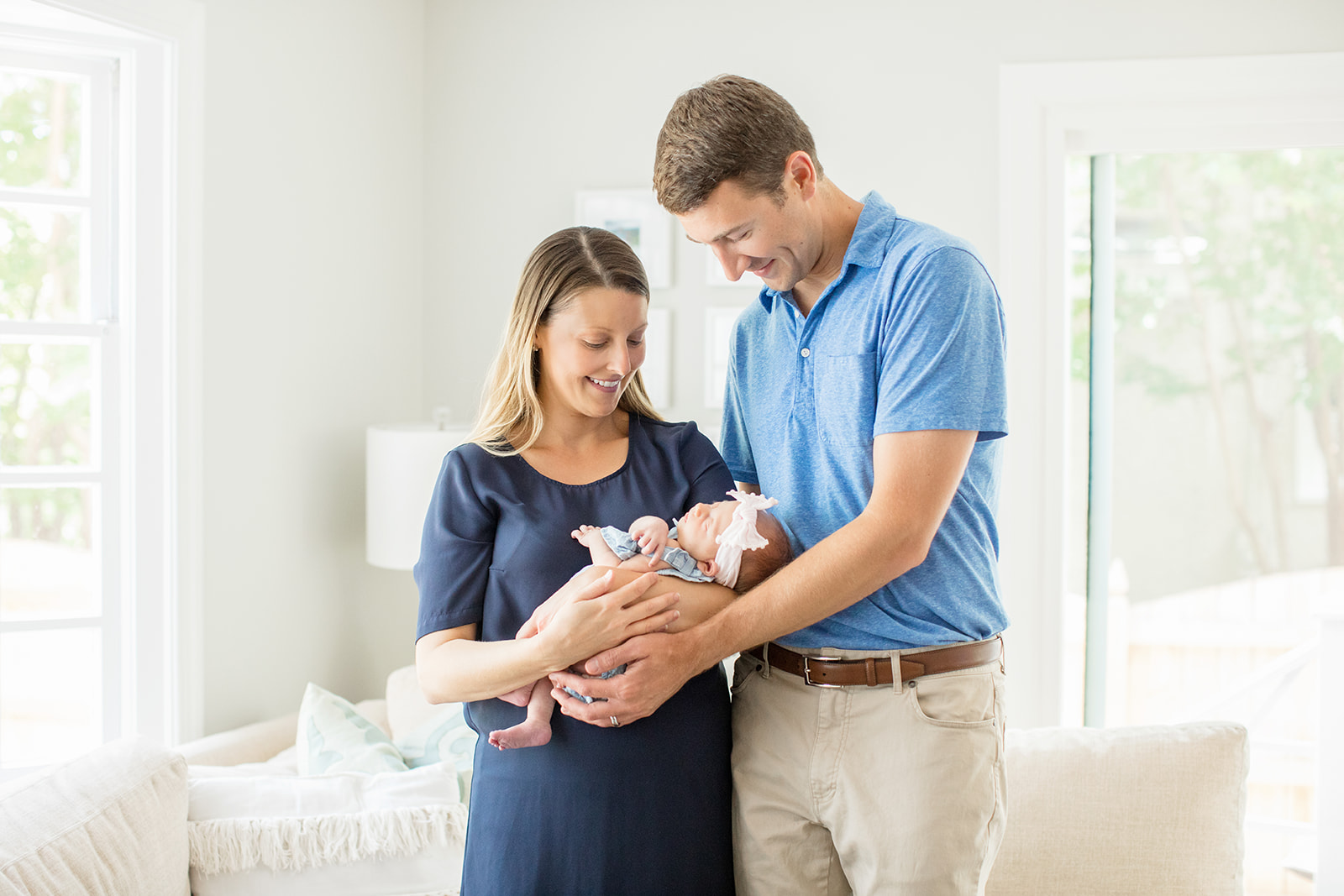 Family of Five at Home Lifestyle Newborn Shoot - Image Property of www.j-dphoto.com