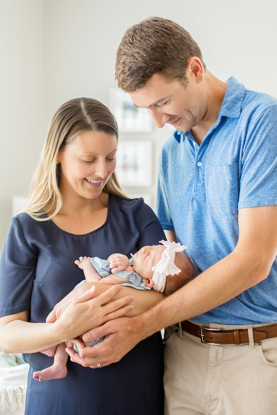 Family of Five at Home Lifestyle Newborn Shoot - Image Property of www.j-dphoto.com