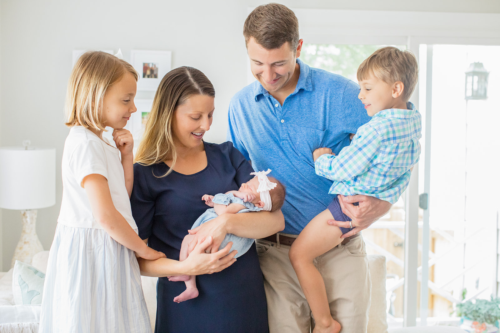 Family of Five at Home Lifestyle Newborn Shoot - Image Property of www.j-dphoto.com