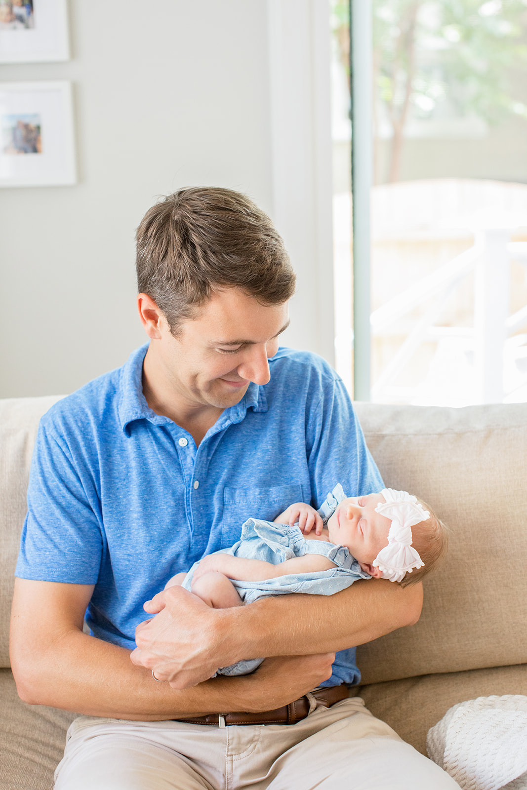 Family of Five at Home Lifestyle Newborn Shoot - Image Property of www.j-dphoto.com