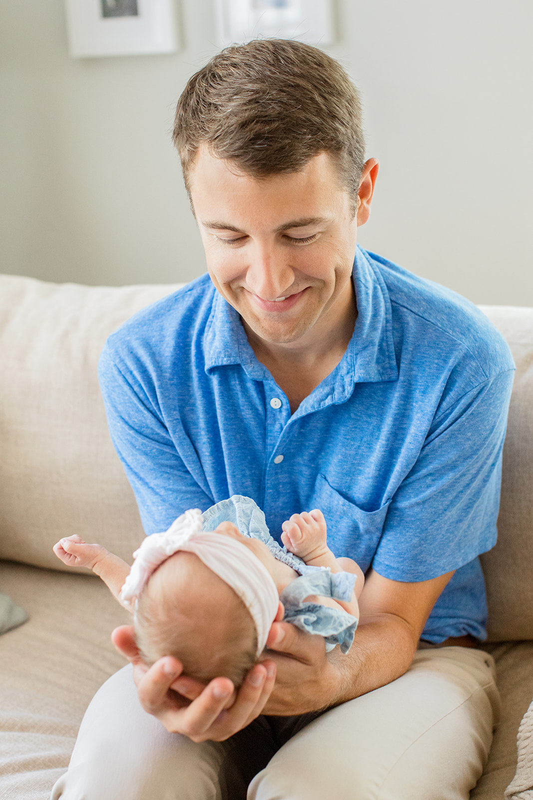 Family of Five at Home Lifestyle Newborn Shoot - Image Property of www.j-dphoto.com