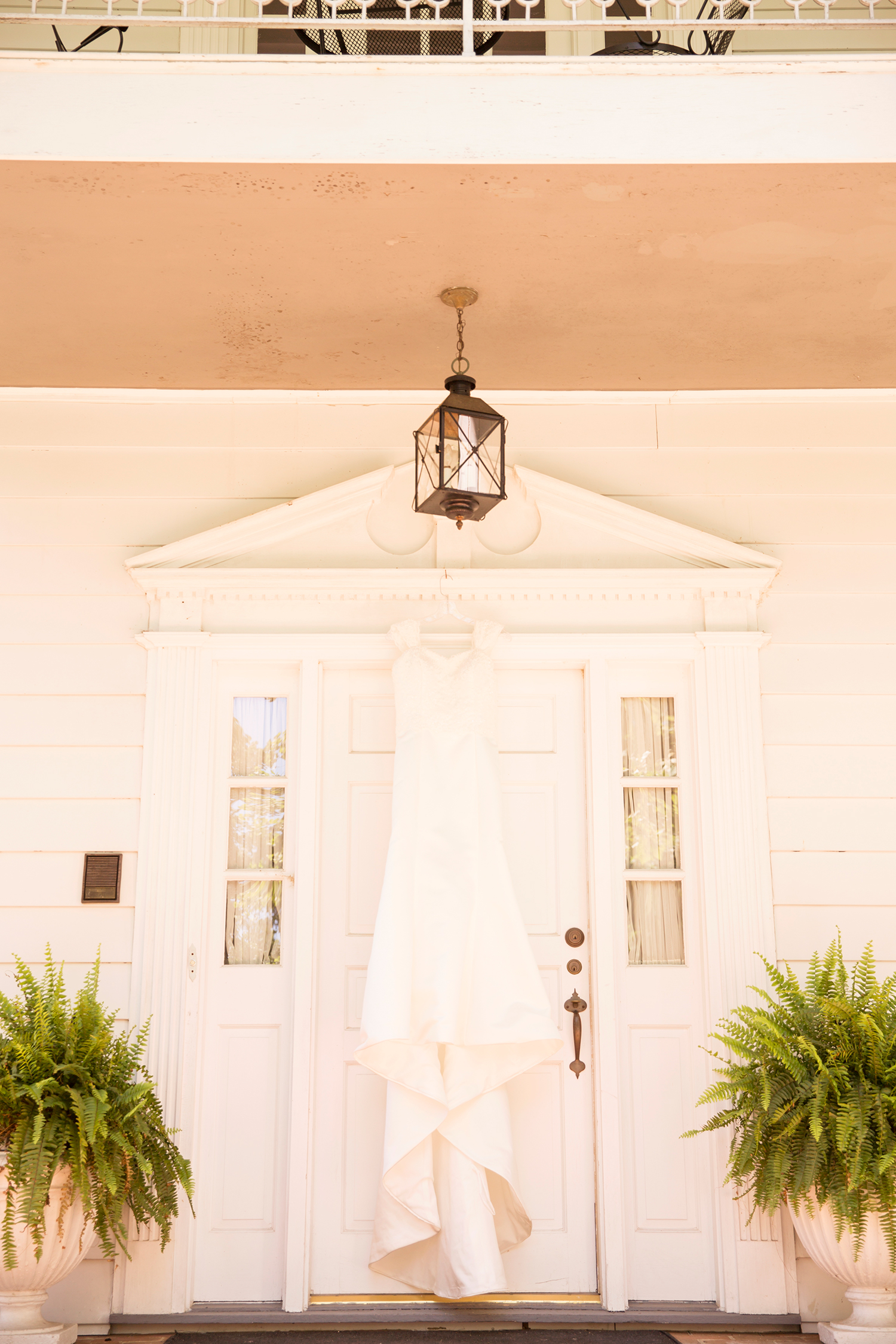 Summer Wedding at The Virginia Cliffe Inn - Image Property of www.j-dphoto.com