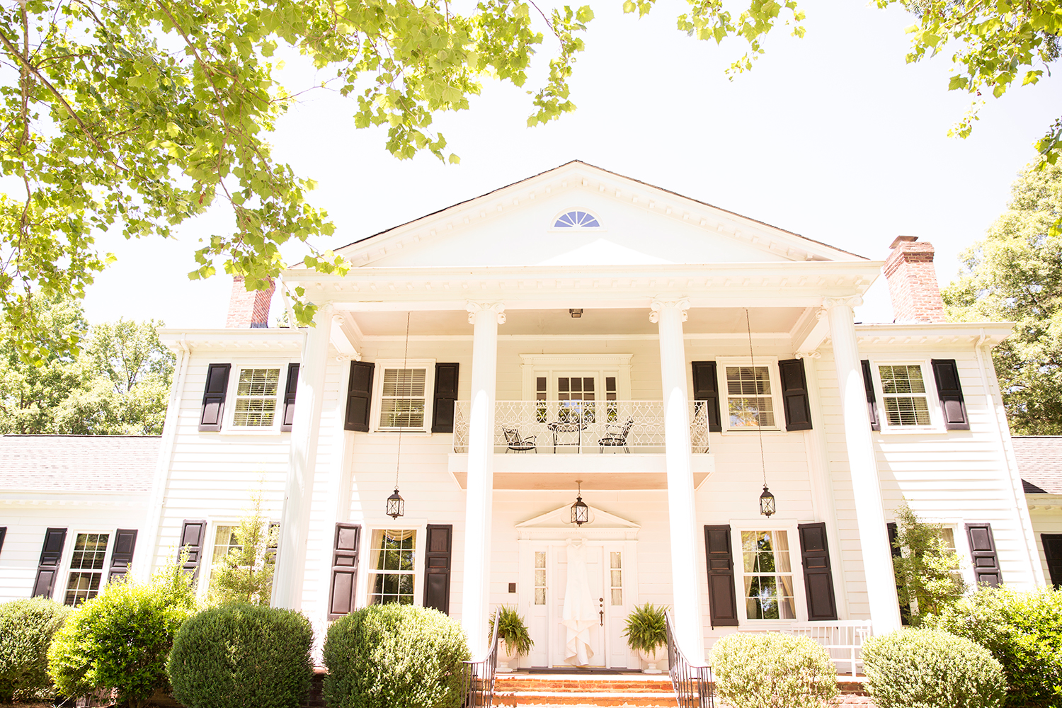 Summer Wedding at The Virginia Cliffe Inn - Image Property of www.j-dphoto.com
