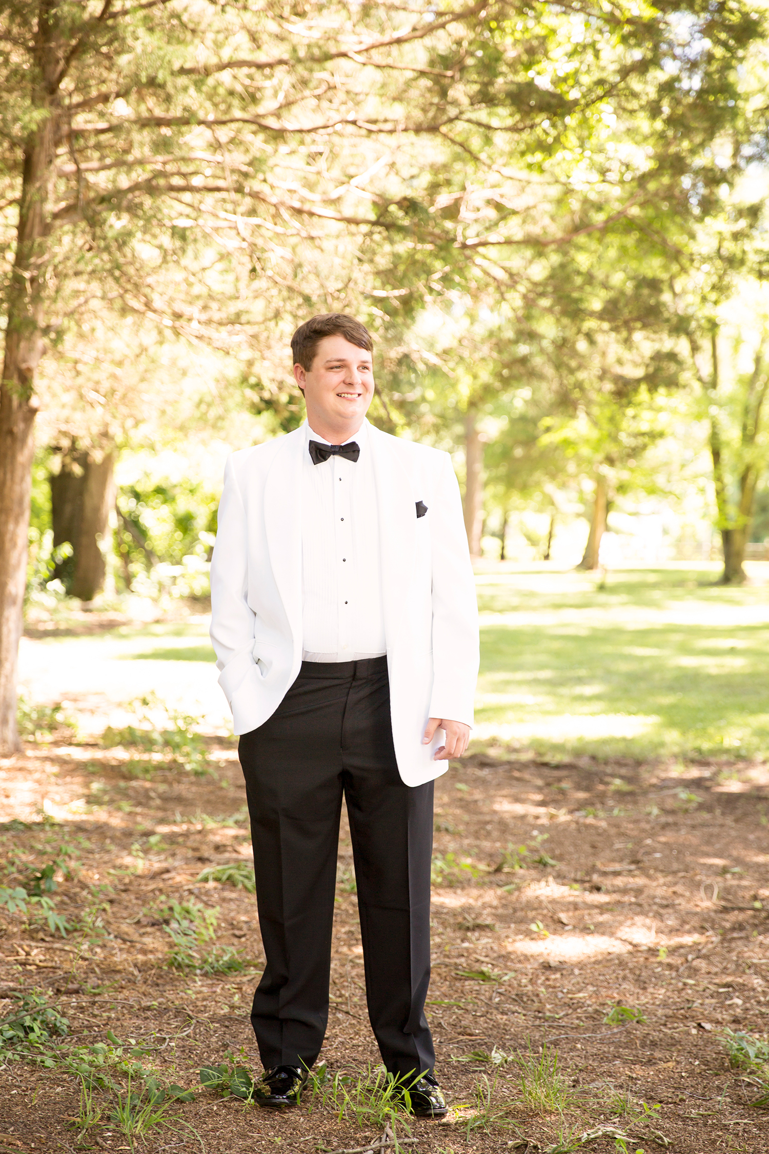 Summer Wedding at The Virginia Cliffe Inn - Image Property of www.j-dphoto.com