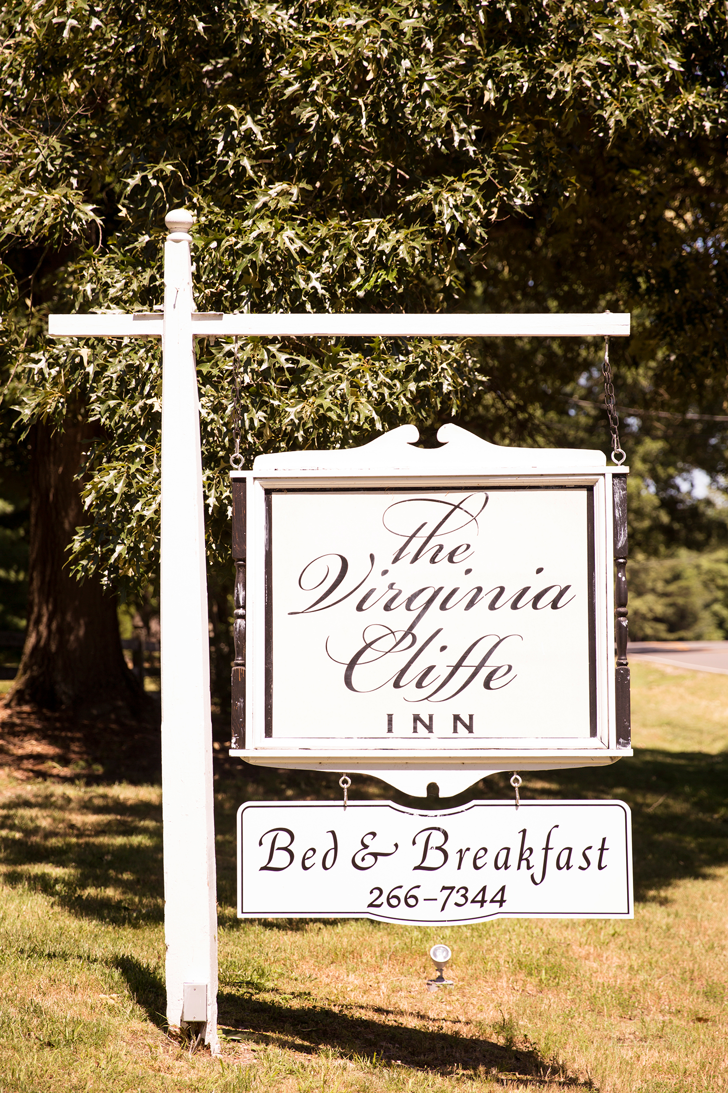 Summer Wedding at The Virginia Cliffe Inn - Image Property of www.j-dphoto.com