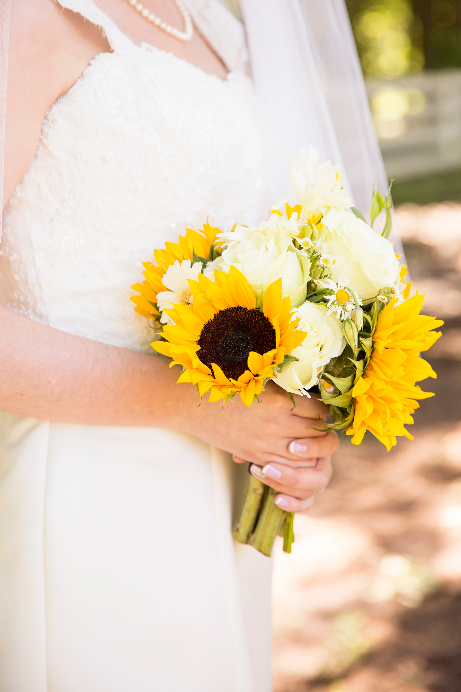 Summer Wedding at The Virginia Cliffe Inn - Image Property of www.j-dphoto.com