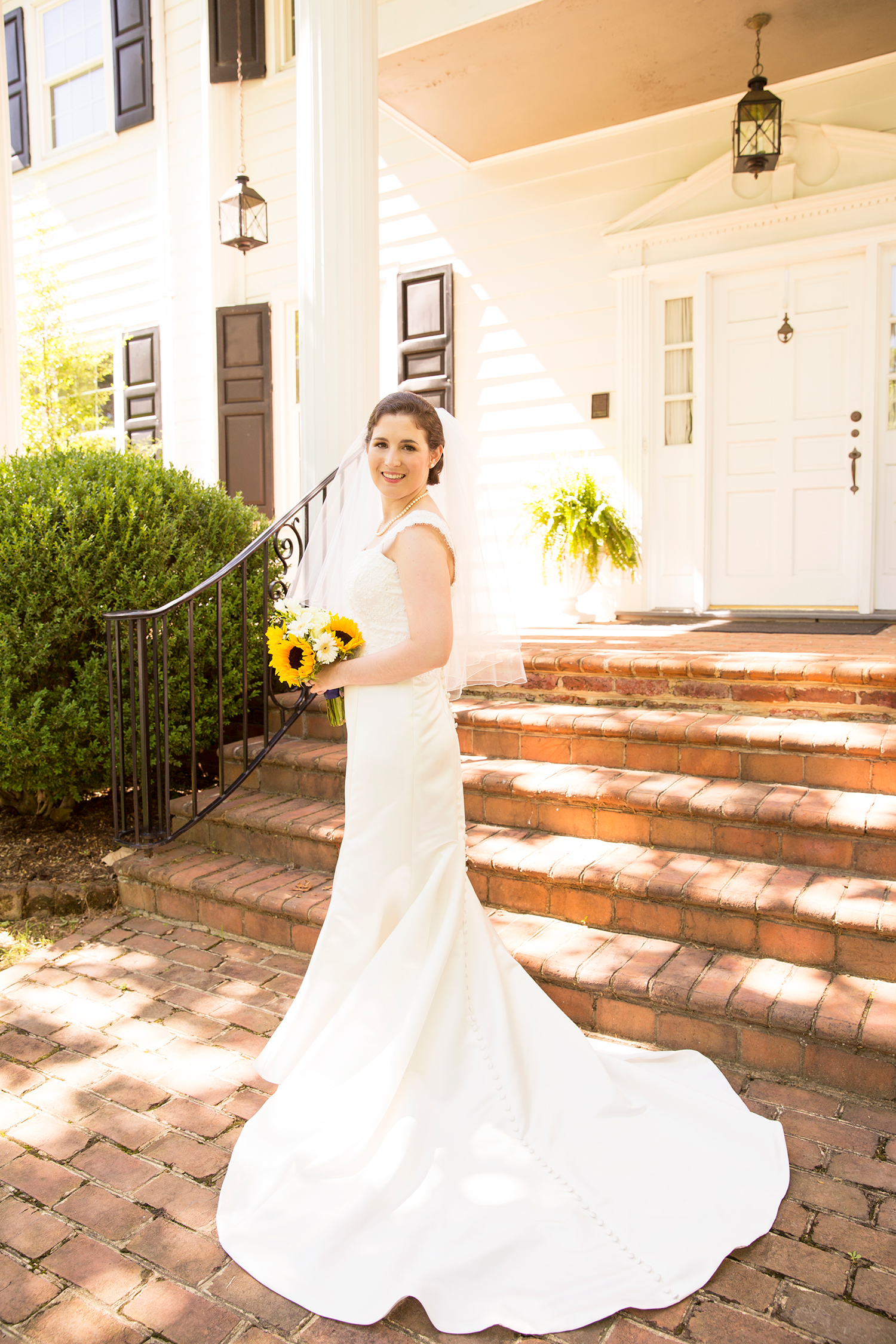 Summer Wedding at The Virginia Cliffe Inn - Image Property of www.j-dphoto.com