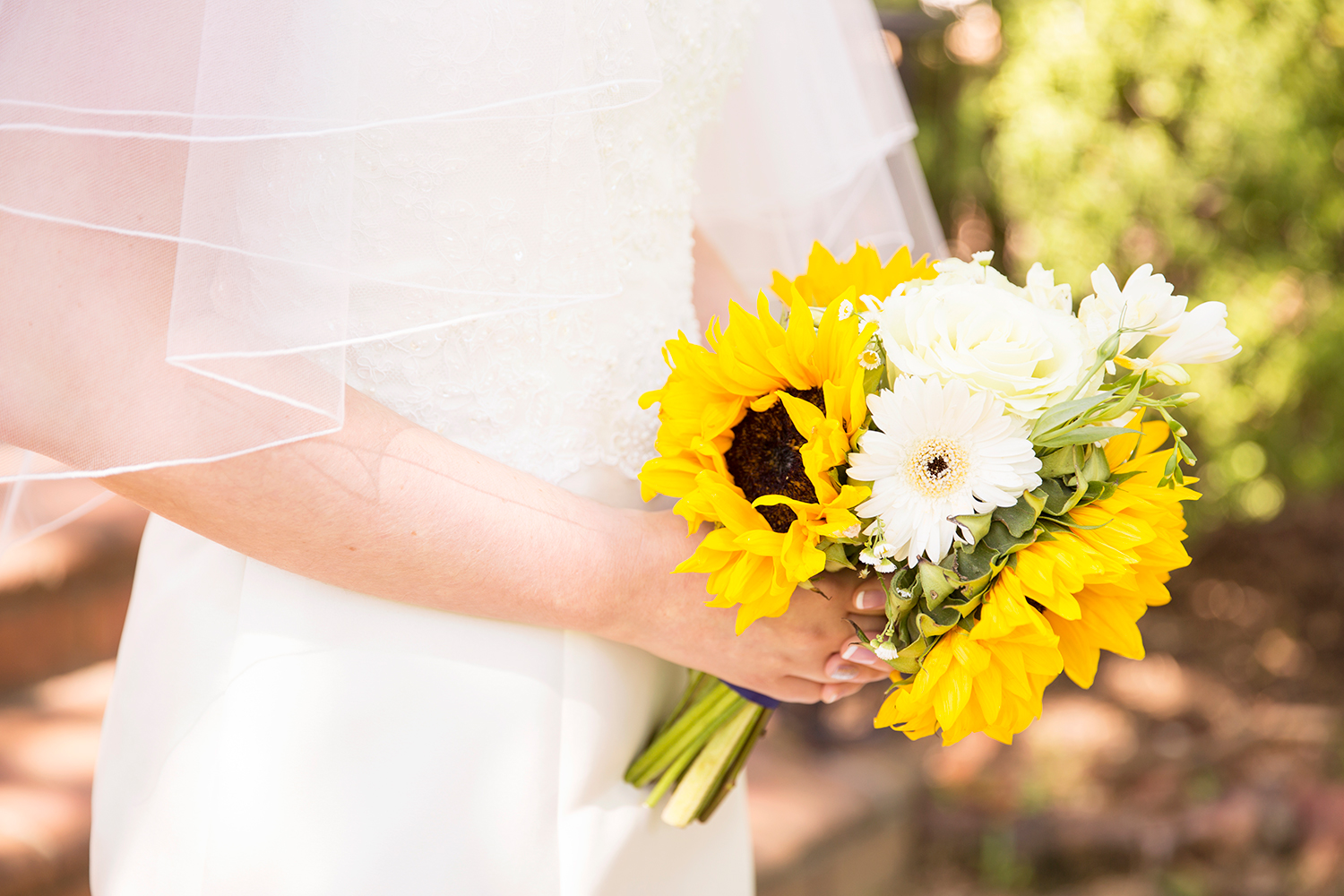 Summer Wedding at The Virginia Cliffe Inn - Image Property of www.j-dphoto.com