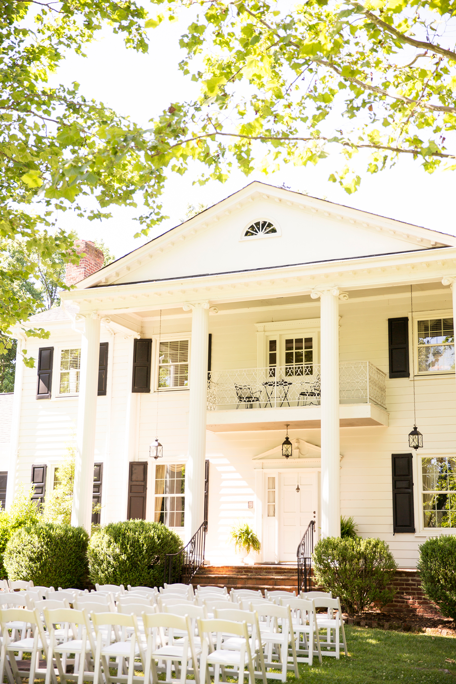 Summer Wedding at The Virginia Cliffe Inn - Image Property of www.j-dphoto.com