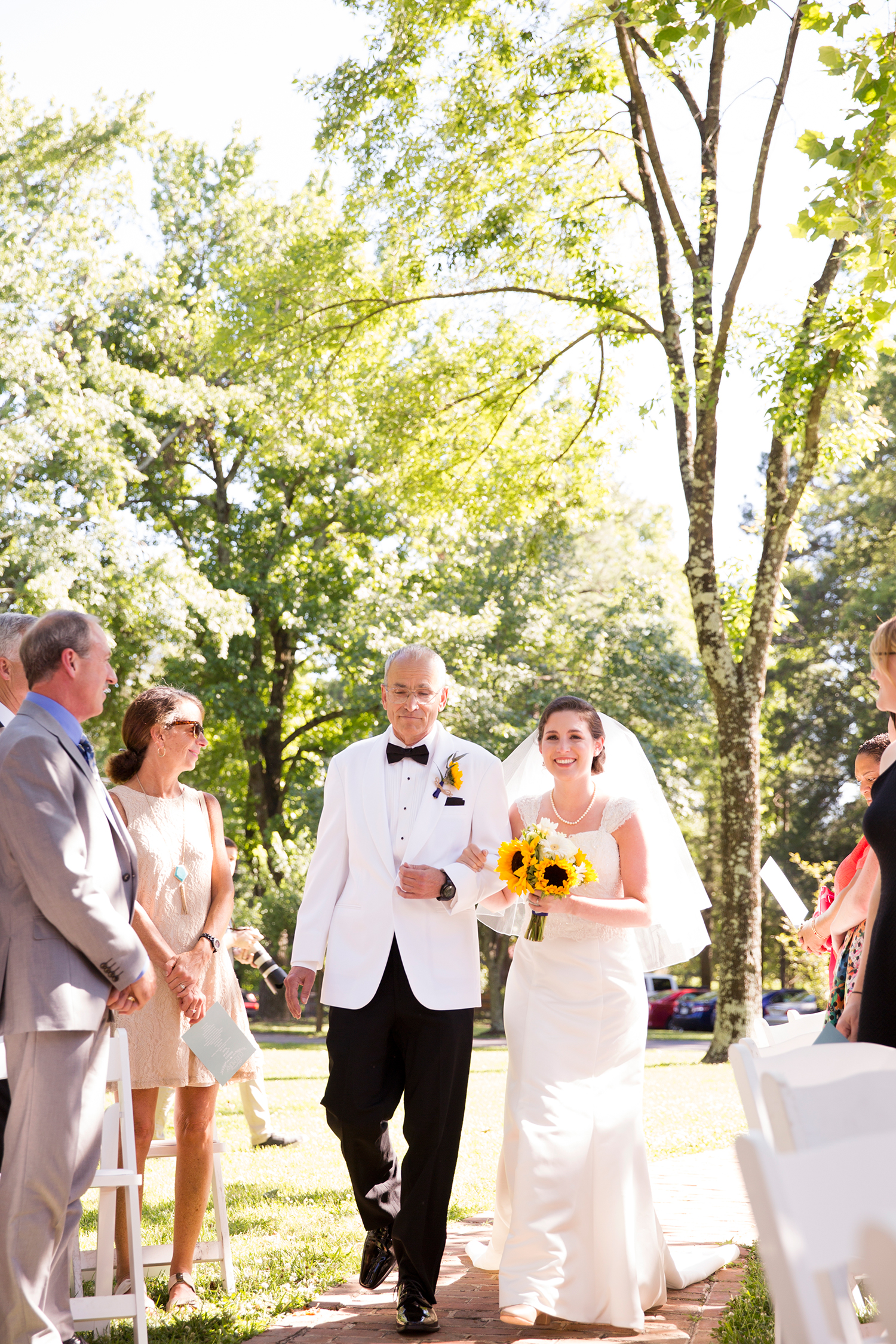 Summer Wedding at The Virginia Cliffe Inn - Image Property of www.j-dphoto.com