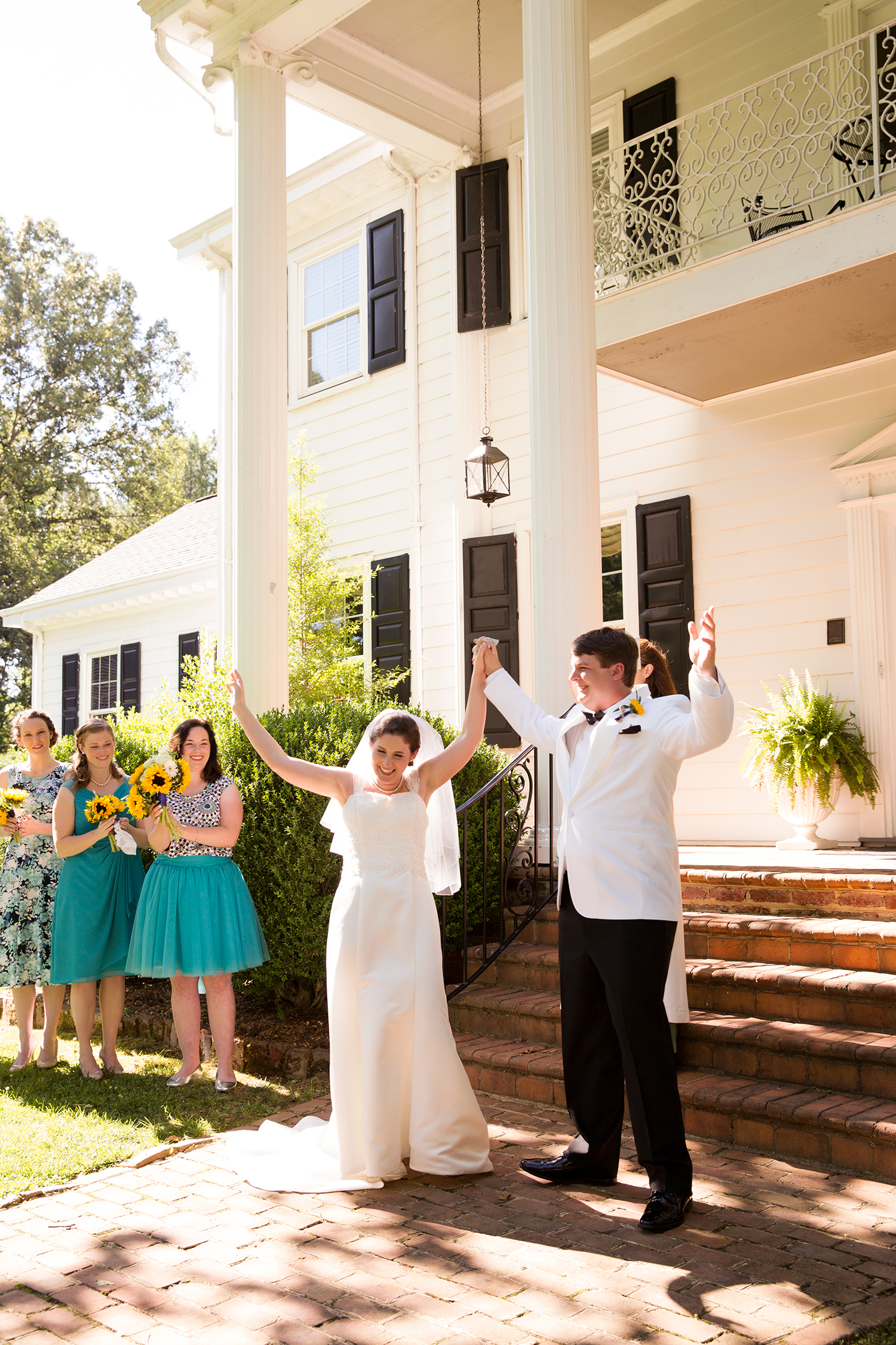 Summer Wedding at The Virginia Cliffe Inn - Image Property of www.j-dphoto.com
