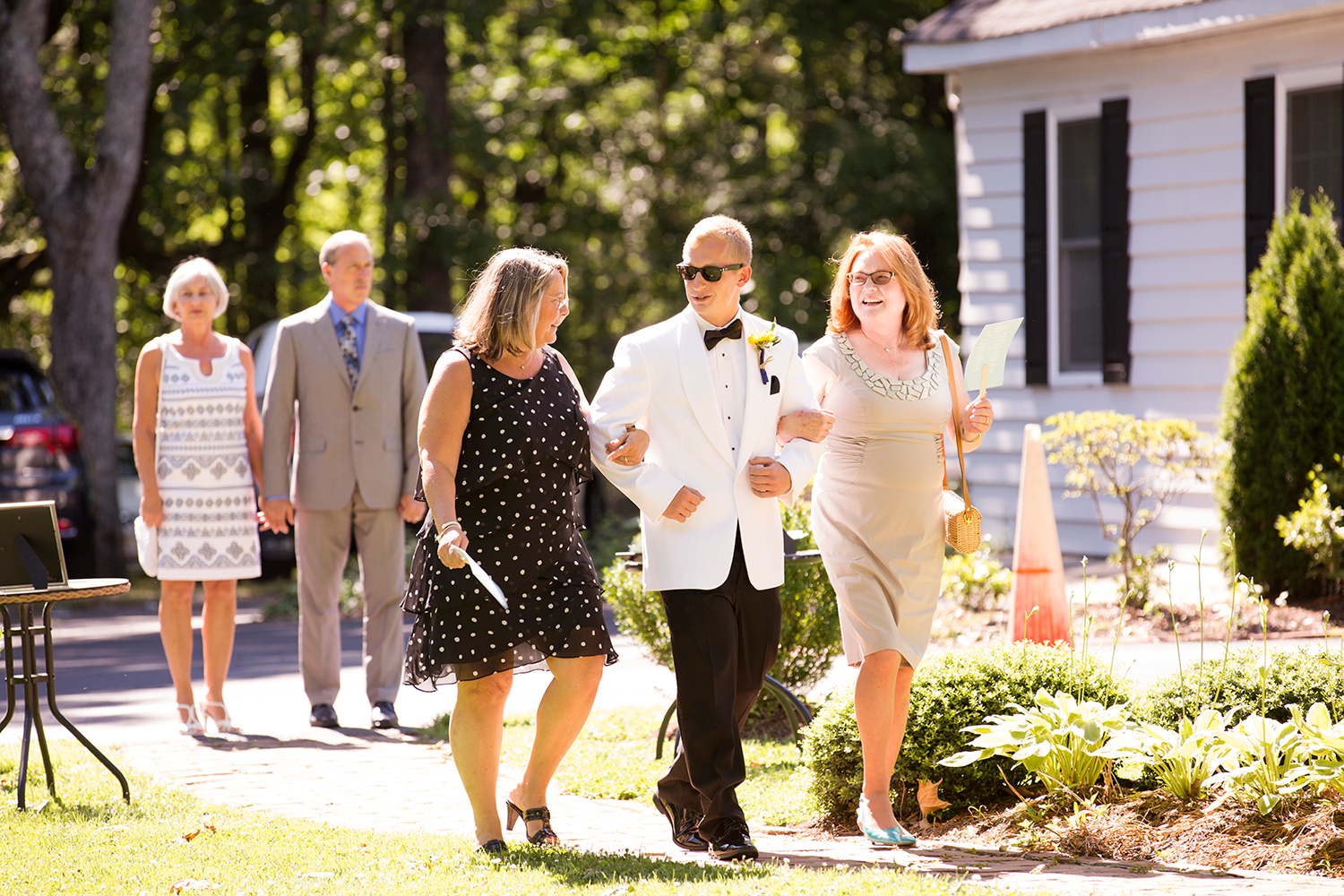 Summer Wedding at The Virginia Cliffe Inn - Image Property of www.j-dphoto.com