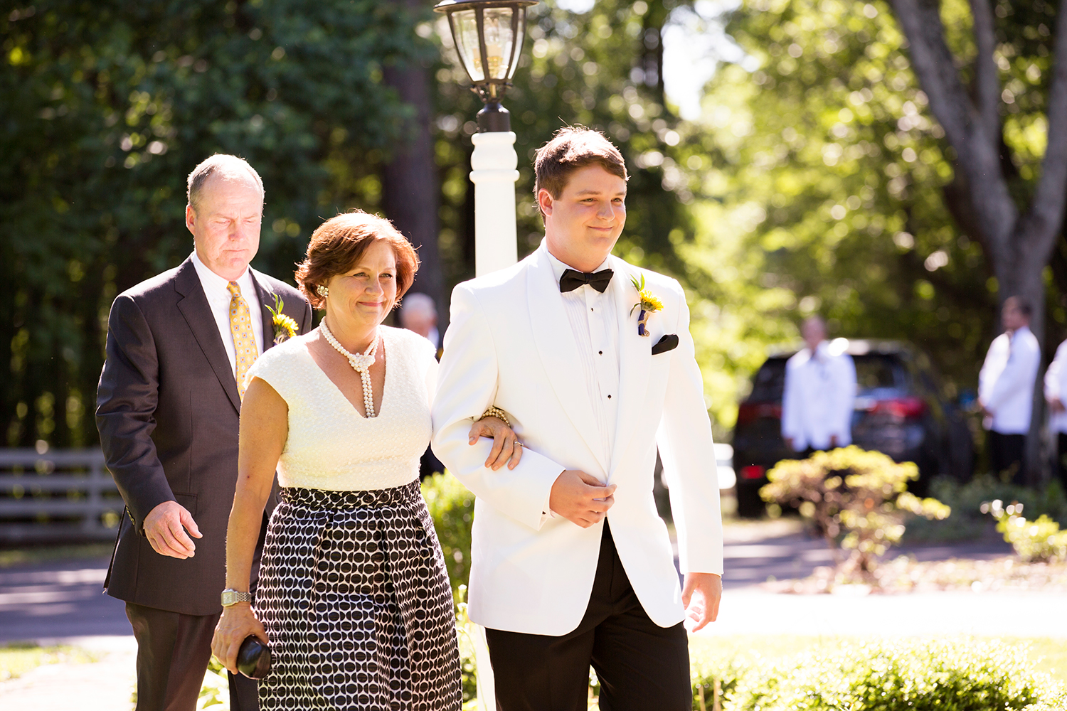 Summer Wedding at The Virginia Cliffe Inn - Image Property of www.j-dphoto.com