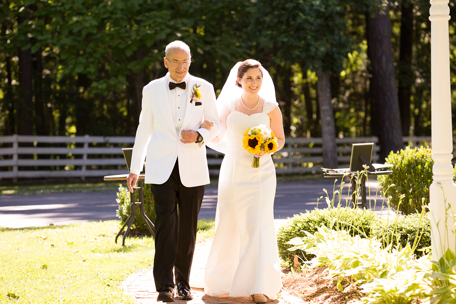 Summer Wedding at The Virginia Cliffe Inn - Image Property of www.j-dphoto.com