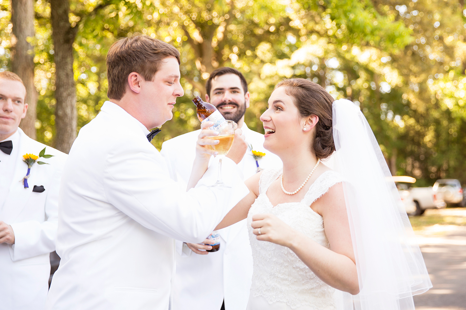 Summer Wedding at The Virginia Cliffe Inn - Image Property of www.j-dphoto.com