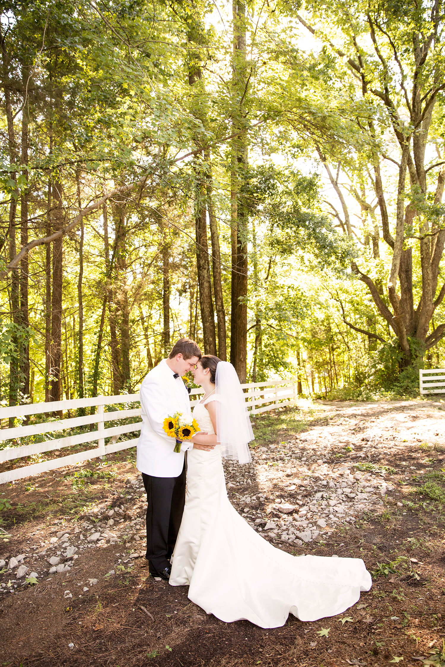 Summer Wedding at The Virginia Cliffe Inn - Image Property of www.j-dphoto.com