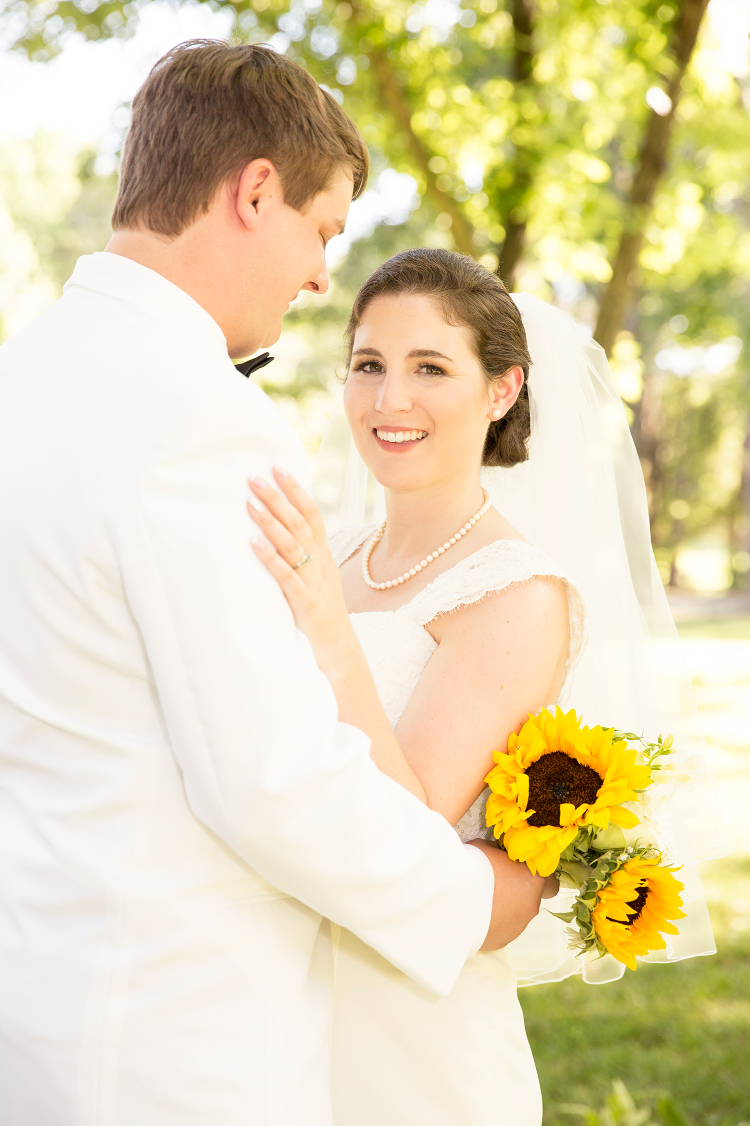 Summer Wedding at The Virginia Cliffe Inn - Image Property of www.j-dphoto.com